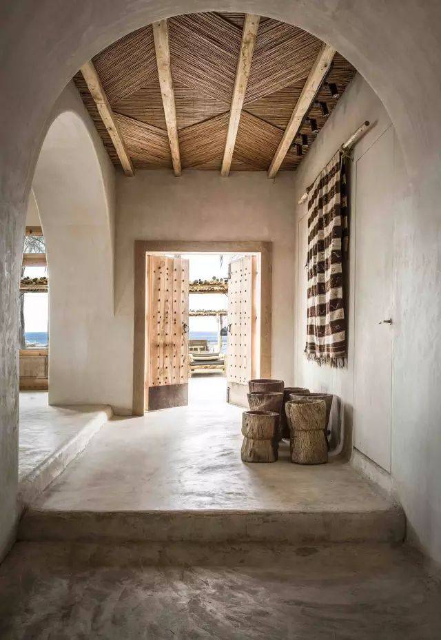 粗麻布和编织物 同样占据了大空间