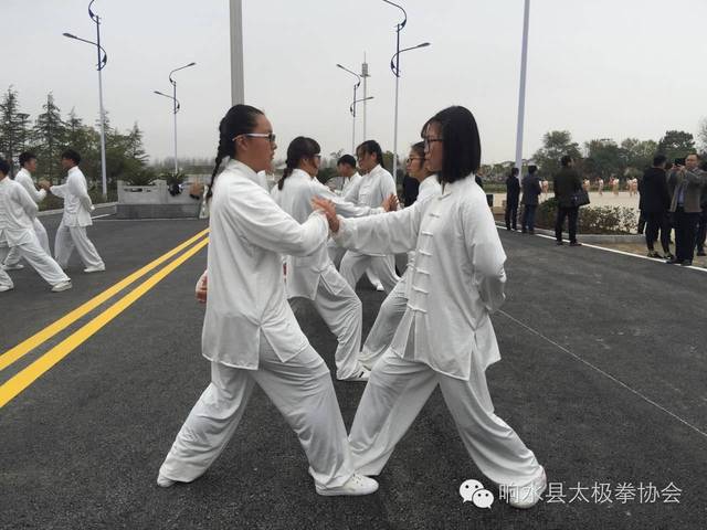 在家打太极的图片,打太极图片,在家打太极_大山谷图库