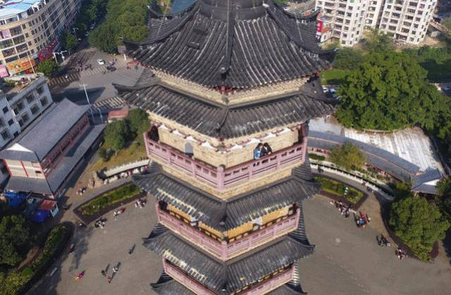 信豐的大聖寺塔,位於信豐縣城北孝義坊,建造北宋治北元年.