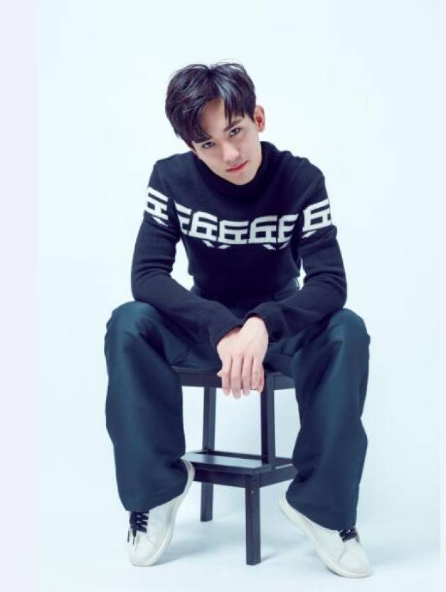 邓宇铭新歌《somebody》今日强势来袭