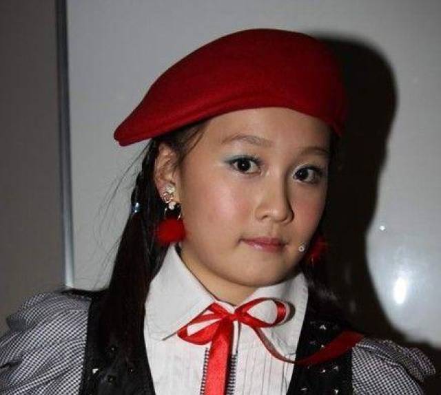 赵本山有两个女儿,一个叫赵玉芳:赵本山与前妻葛淑珍所生,另外一个叫