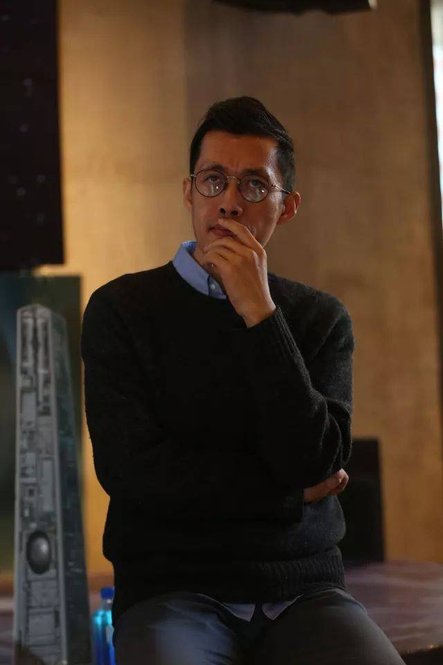 大刘说,应该让拍电影的那部分人去看看《三体》舞台剧!