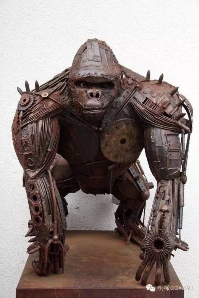 机械大猩猩.由各种废弃零件焊接而成.