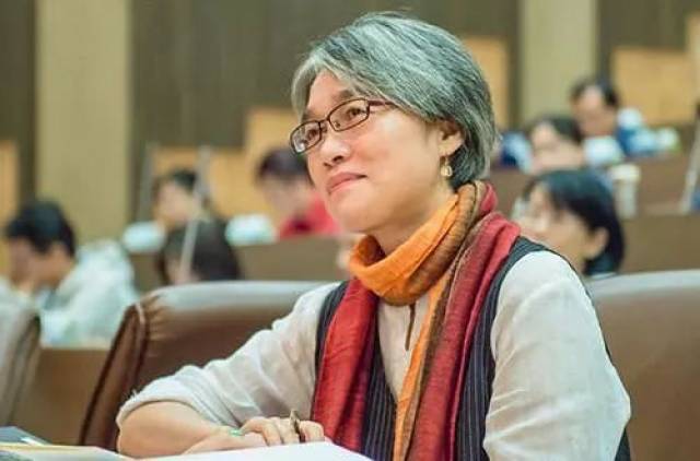 "也许,不再有什么诘屈聱牙的经卷难得了你我.