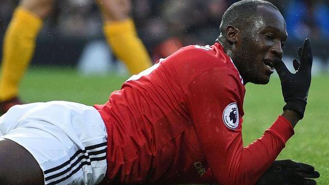 曼联高价买了个大傻个 只会虐菜的卢卡库有何用