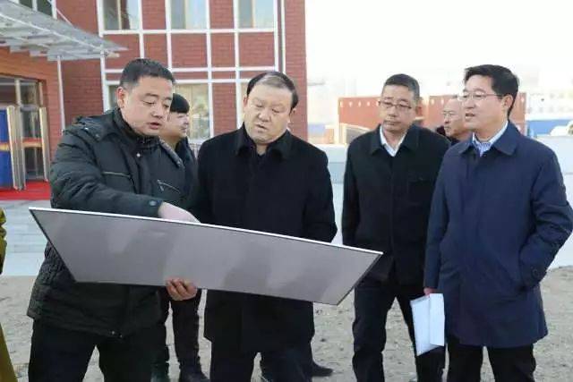 12月12日上午,东河区委副书记,区长贾保良带队调研包头市第二十八中学