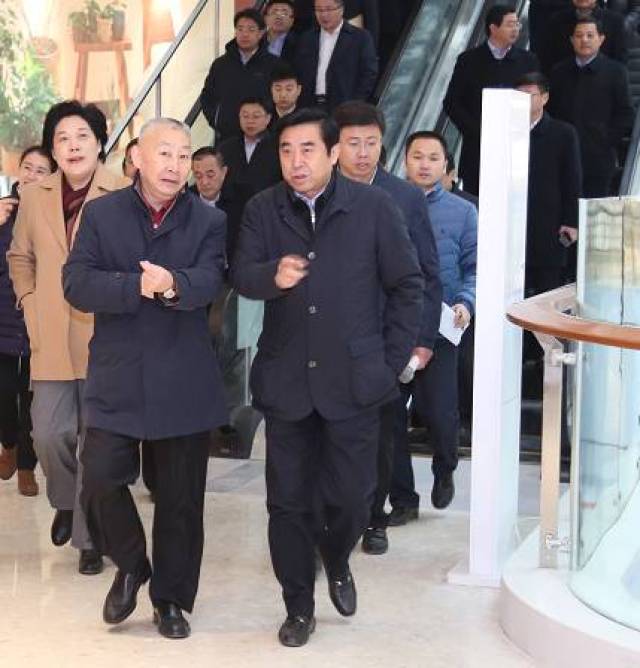 王建祥率西海岸新区四大班子领导观摩城市传媒广场