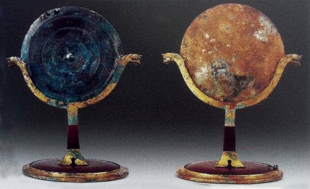 美国纳尔逊·阿特金斯美术馆藏镜台 因墓葬经过盗扰,我们无法判断铜镜