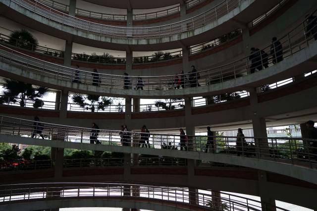 畅游万里校园,放飞大学梦想——咸祥中学高三学生来大万里啦!