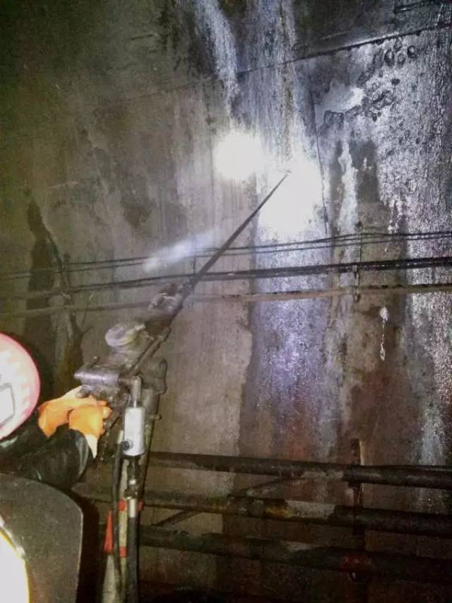 袁大滩煤矿副斜井冻结段壁间注浆工程由中大注浆工程负责施工,11月27