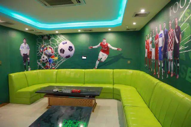 也能在足球场上与世界巨星k歌