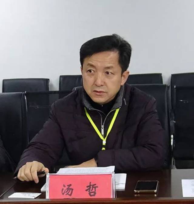 水钢技师学院院长汤哲向调研组汇报了学院教育信息化建设情况以及今后