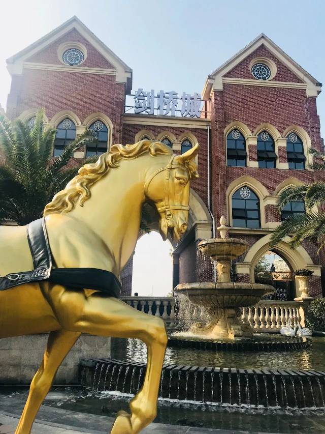 剑桥城轰动绵竹,英伦风情席卷全城!