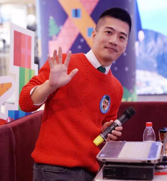 1西安广播电视台主持人小帅 《小帅爸爸讲故事》取材于国外著名儿童