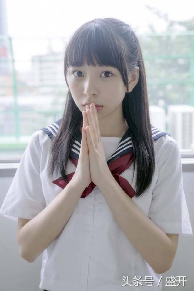 一濑美香生活在东京,她身高161公分,和大多数日本艺人一样身材小巧.