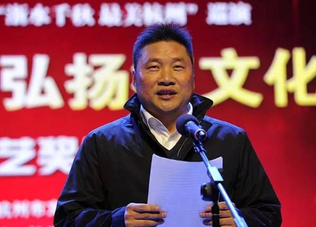 市委常委 副市长孟关良(两届奥运冠军)宣布获奖名单