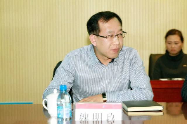 会上,吴开斌代表领导班子作表态发言,魏明玖作任职表态发言.