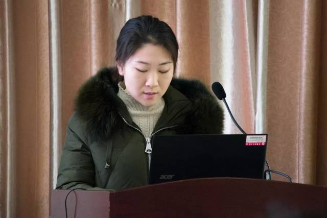 《"声动科大"大学生新媒体论坛》项目答辩学生工作处张晓洁老师作