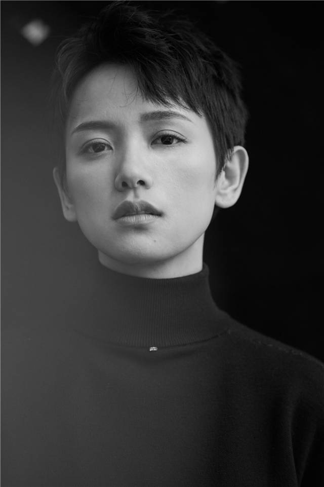 李晓峰展现迷离之美最新大片曝光