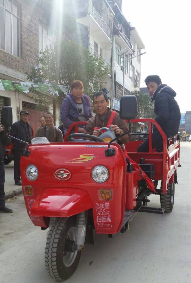 勤劳朴实的忠诚朋友齐聚北山五福,共同迎接致富路上的新帮手——五征