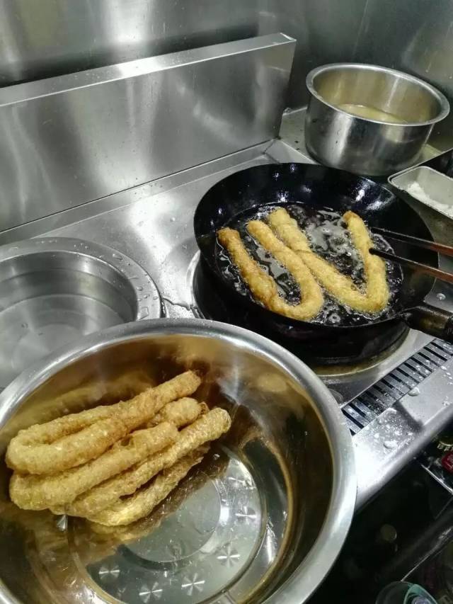 诸暨人最爱吃的皮卷,原来是这样做的!其中一种你肯定没见过!