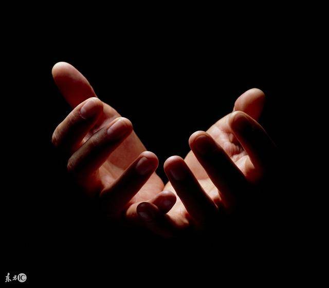 我深知, 张开就有希望, 可以抓住一切的可能, 逃出这个魔鬼道场.