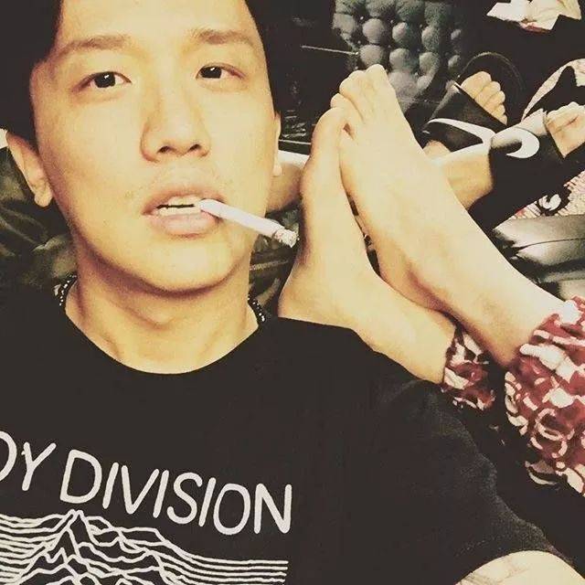 在曝光恋情后 这个yg艺人竟被爆吸毒再引关注?网友怒斥:yg楼顶种大麻