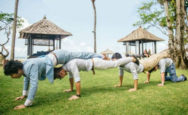 当伴郎还要脱裤子秀内裤,甚至搞基!伴郎有风险