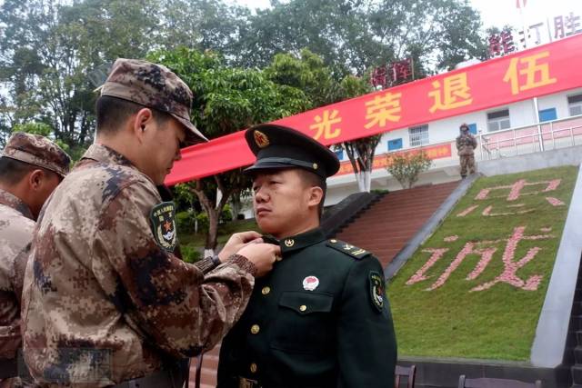 点赞!让转业士官自豪地告别军营
