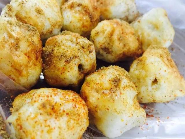 by 卧室理想 烤墨鱼丸,鸡胗也味道很棒,而且不会有很重的调料味.