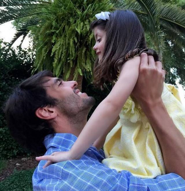 卡卡退役,从此巴西少了一位足球金童,多了一个女儿奴