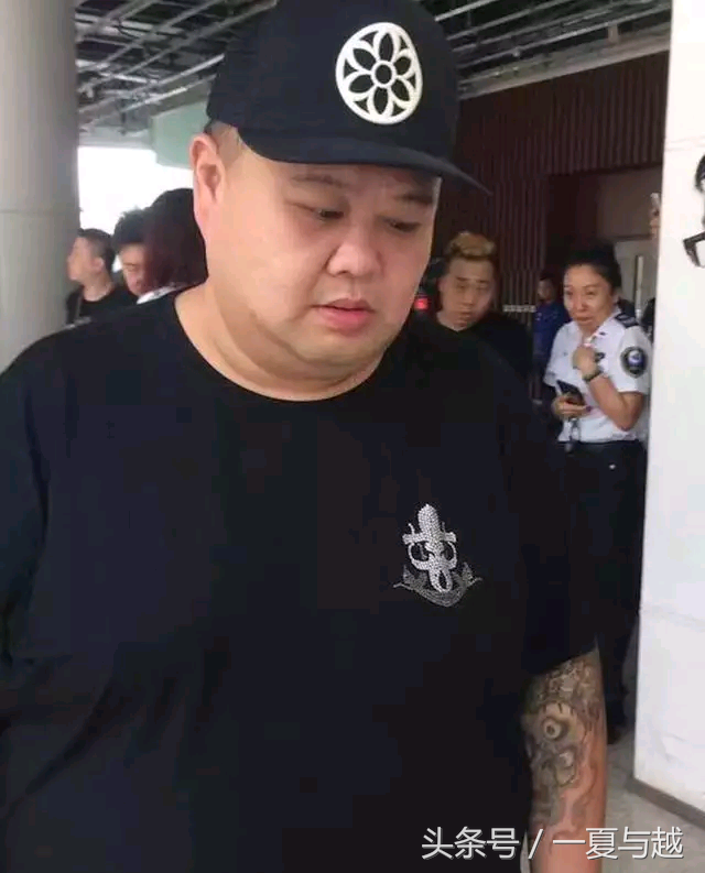 看见孙越的纹身我吓一跳,又看见岳云鹏的纹身我呵呵的笑!