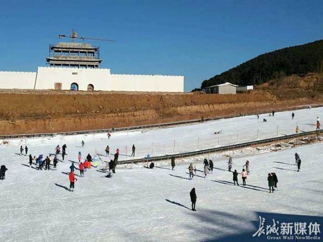 邢臺天河山滑雪場開門迎客 參與滑雪可免景區門票