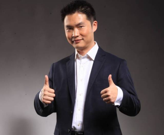 西班牙胡米利亚足球俱乐部董事——唐晖