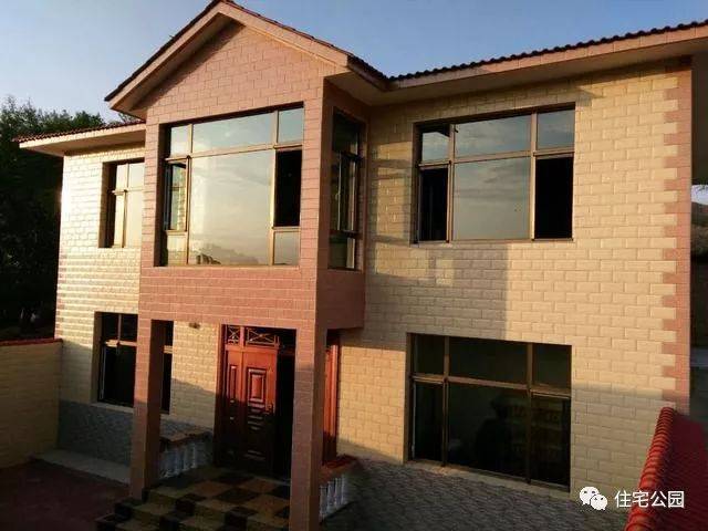 当别墅外装有了eps的加入就像是给美丽的女孩带上项链一般,给整个房屋