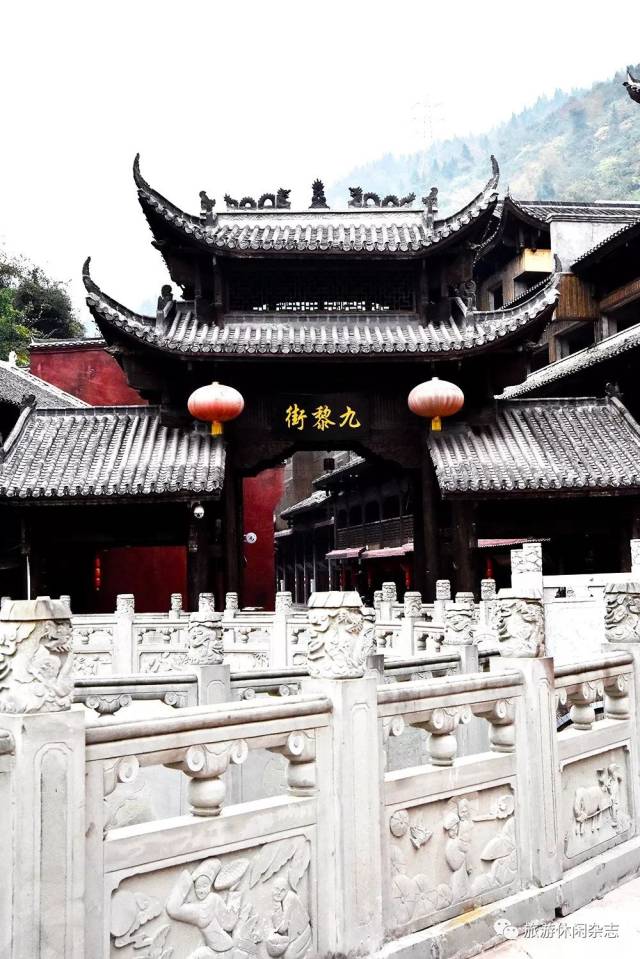 九黎街是一条古韵古香的美食街, 这里汇集了彭水的特色美食.