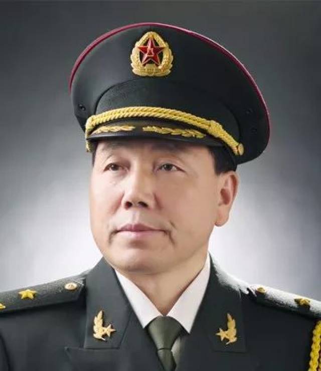 军旅词作家,曾任兰州军区政治部秘书长,现任甘肃省军区副政委