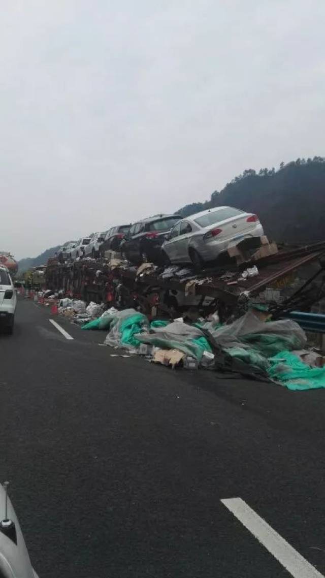 练杭高速车祸图片