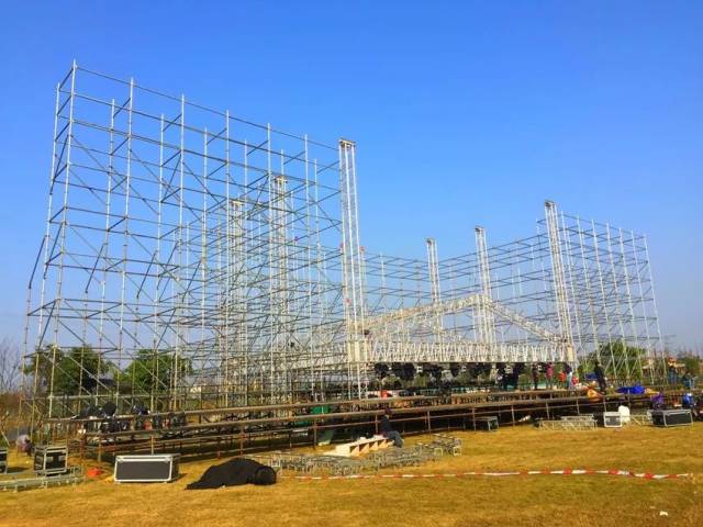 一睹为快,yy音乐节搭建现场初曝光!