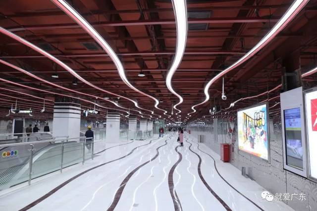 真能装!广州最长地铁抢鲜试乘 增城40分钟到珠