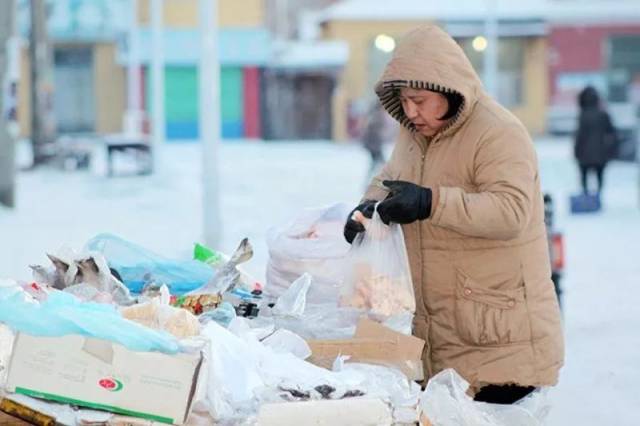 零下四十多度室外擺放著各種雪糕