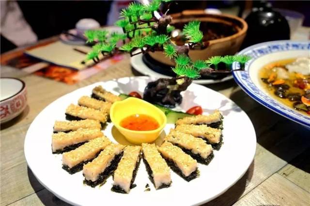 手抓沙田乳鸽  我向来唔系好喜欢吃乳鸽 能让我喜欢的乳鸽,只有那么