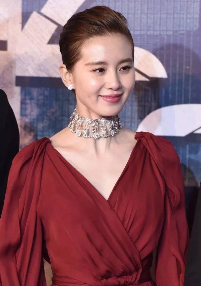 刘诗诗就算发福、双目无神,为什么也依然比路