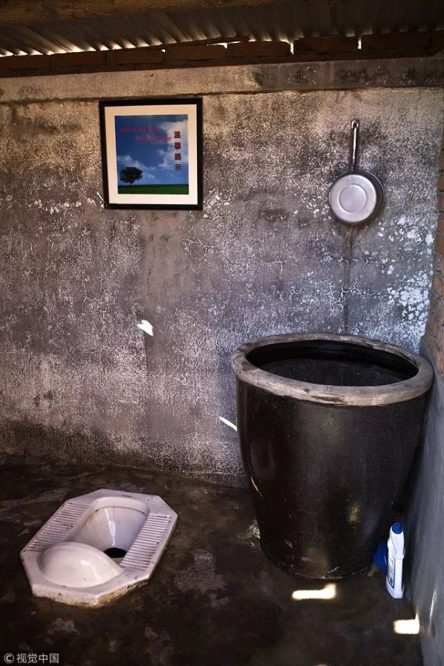 2009年11月2日,辽宁锦州,义县.(郭建设/视觉中国)