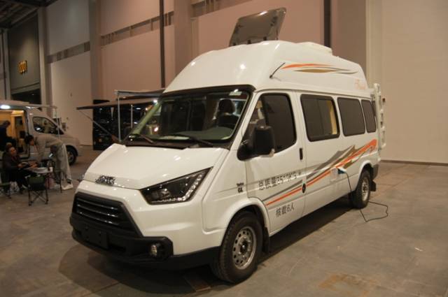 江铃首款自主欧系轻客特顺加入房车大家庭长55米28t售248万