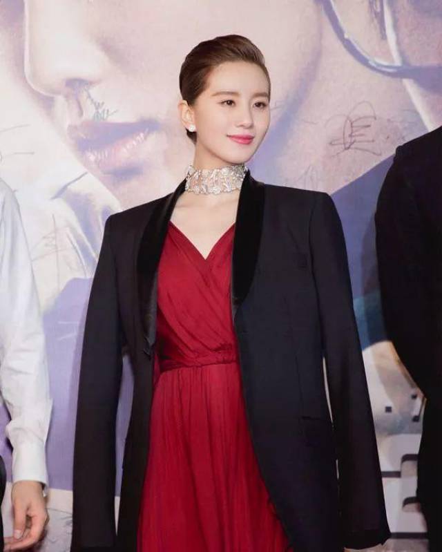 刘诗诗就算发福、双目无神,为什么也依然比路