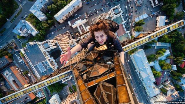 爬高楼不是极限运动,是作死不负责!