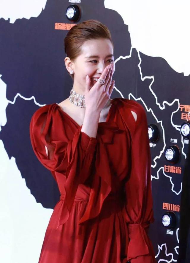 刘诗诗就算发福、双目无神,为什么也依然比路