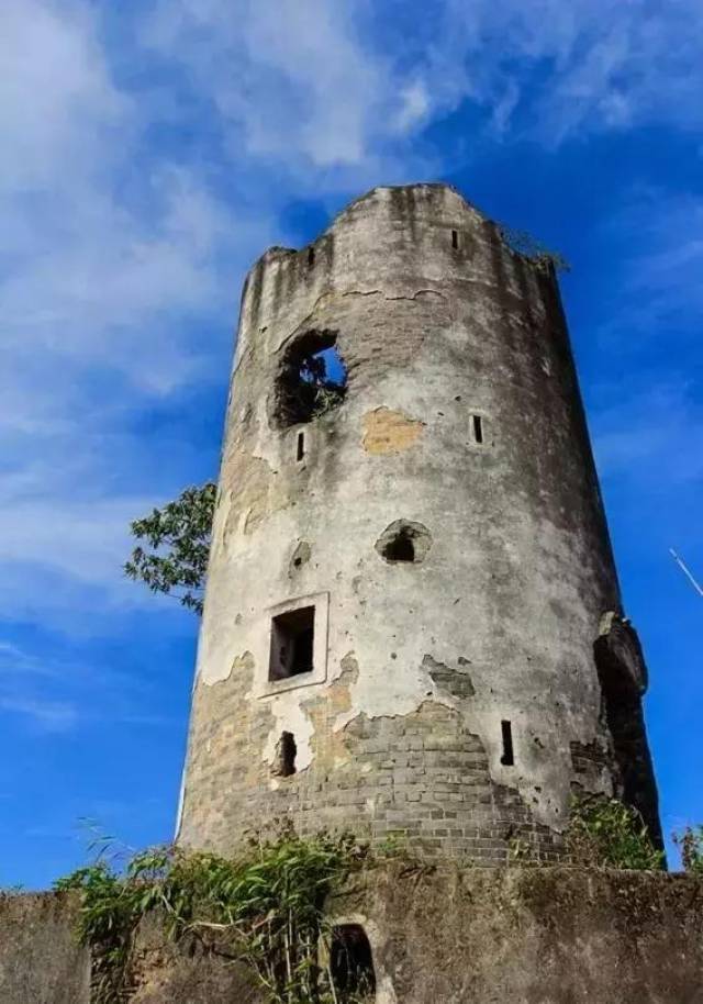 除了开平佛山碉楼外,上世纪初,曹边的一些大户人家,会在村边建造炮楼