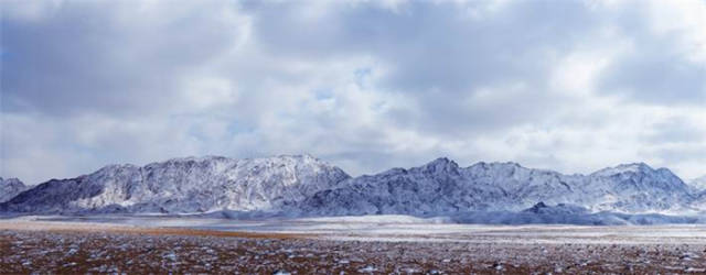 阴山雪景